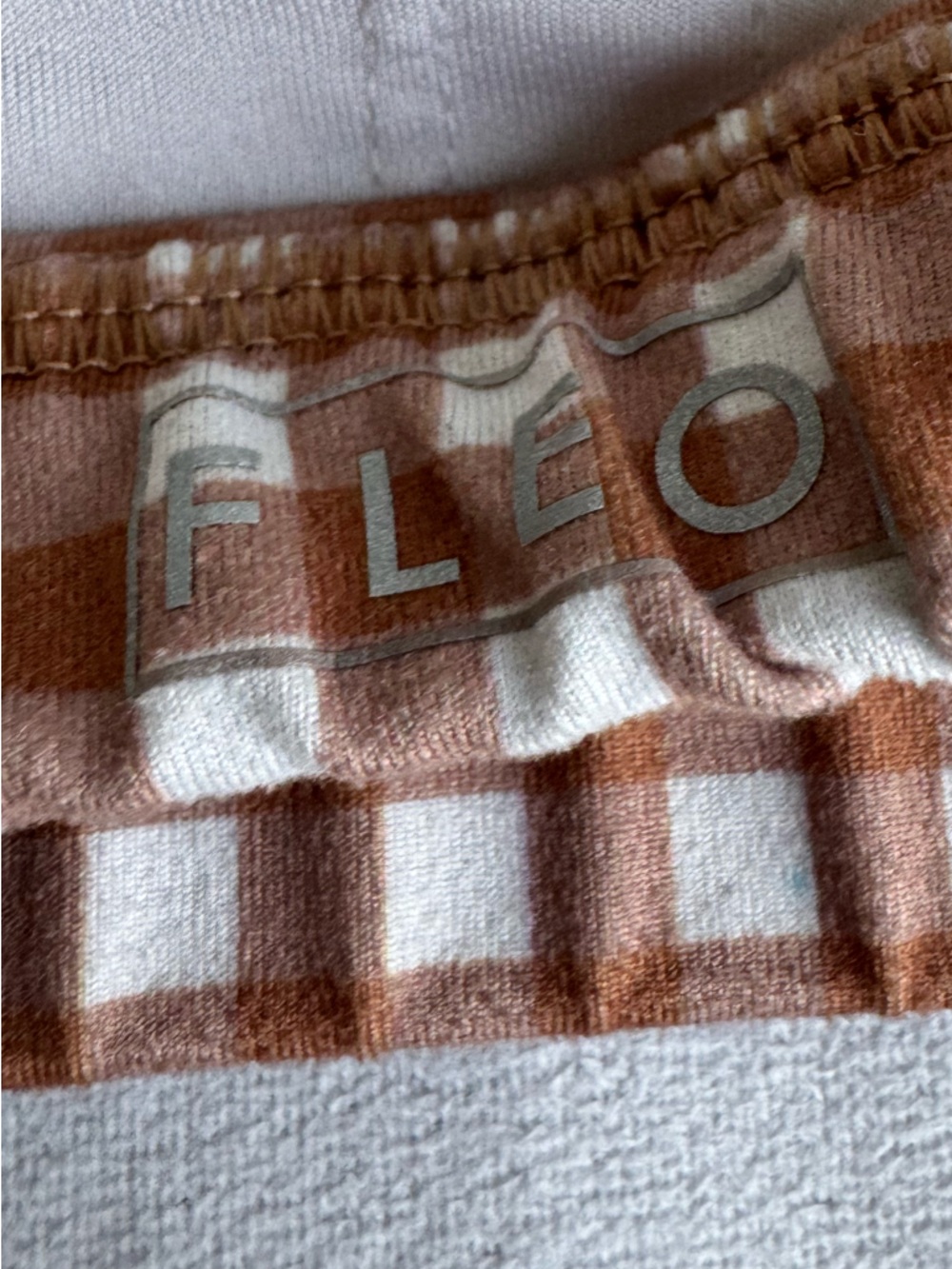 FLEO Chloe Sports Bra Light Support
Square Neck + X Back small brown white - Picture 3 of 7